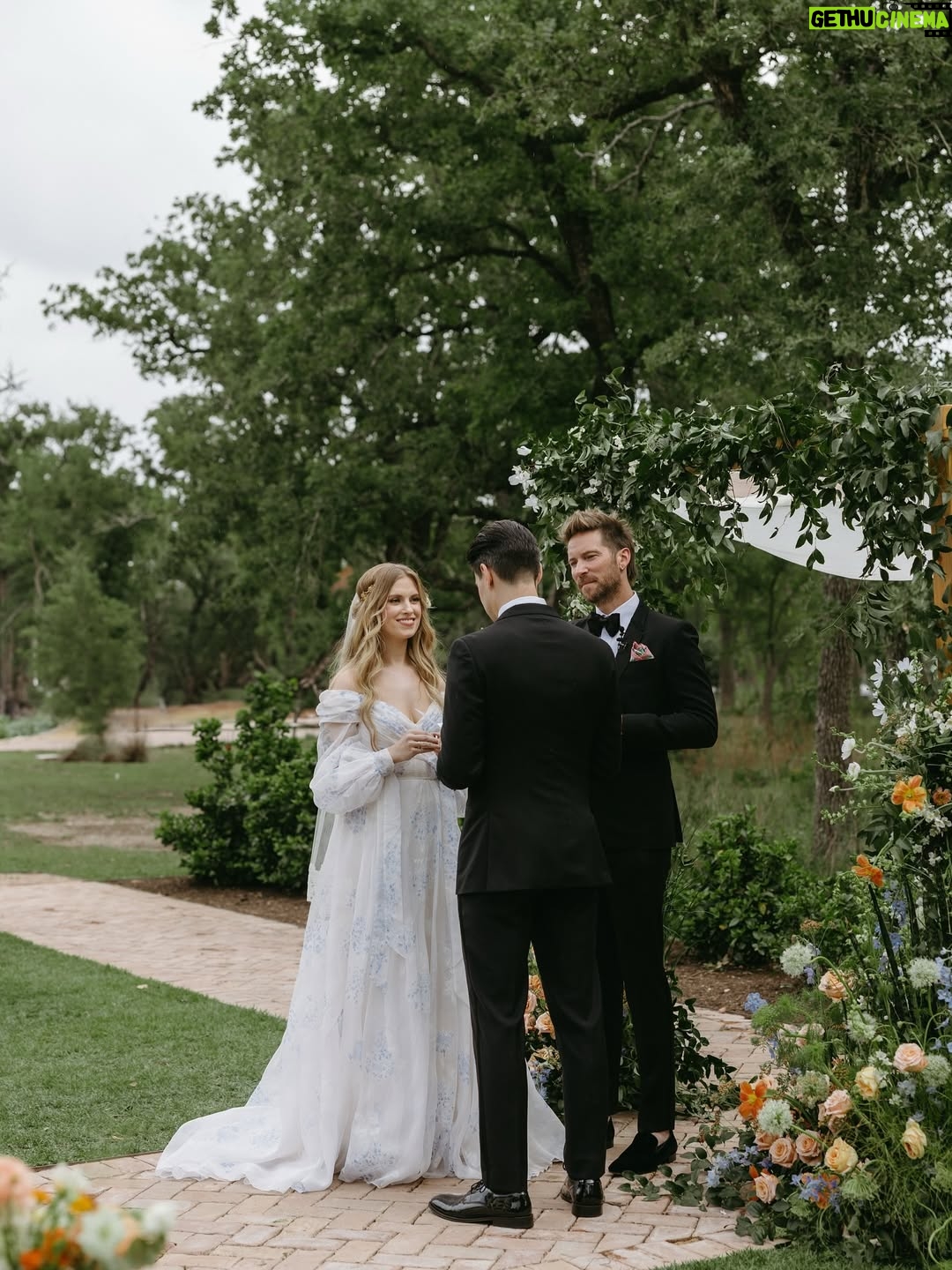 Barbara Dunkelman - 17.7K Likes - 04.26.2025 // Our ceremony 🤍

Photos by @stephanienaruphoto