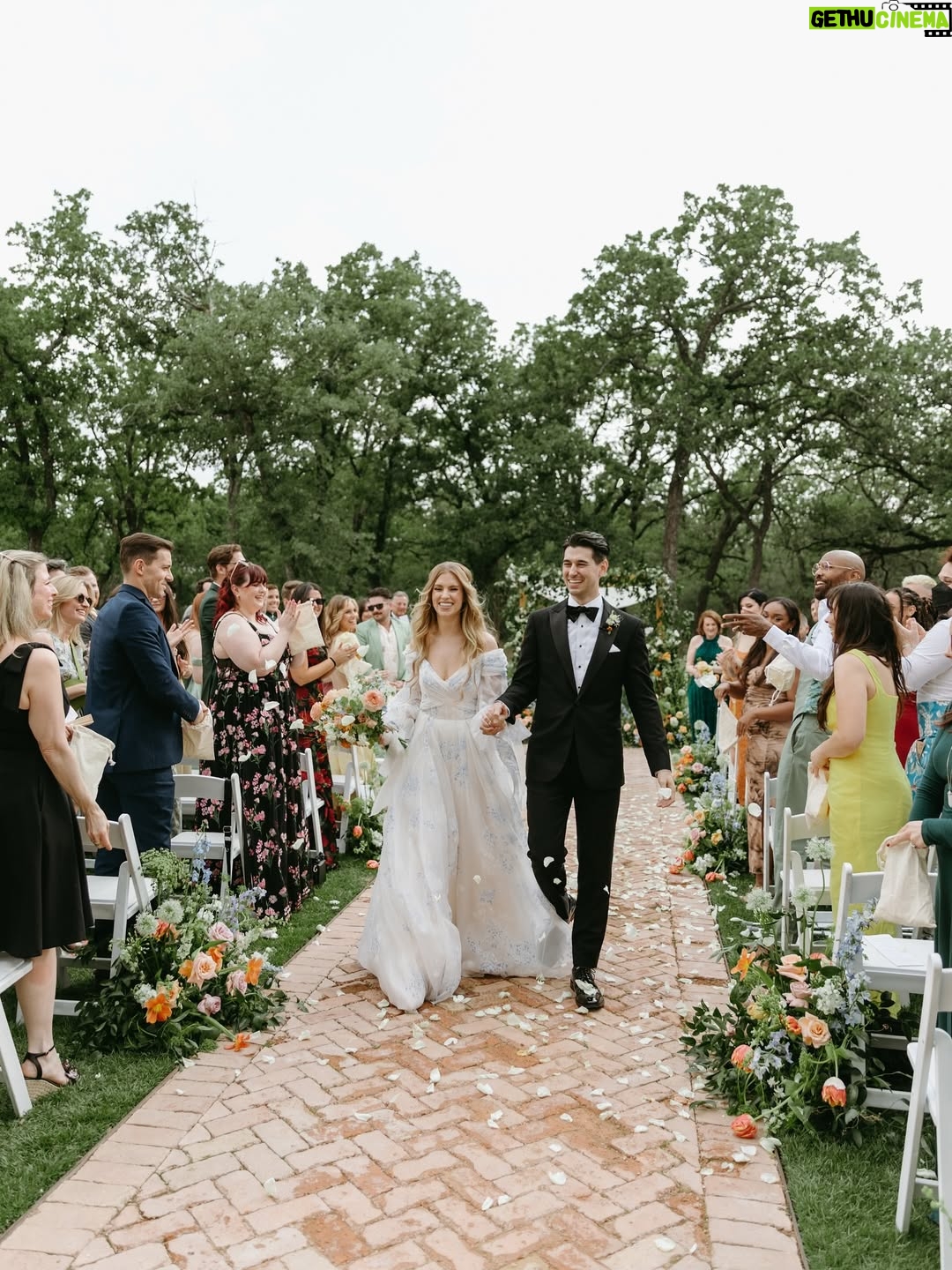 Barbara Dunkelman - 17.7K Likes - 04.26.2025 // Our ceremony 🤍

Photos by @stephanienaruphoto