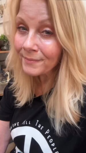 Barbara Niven Instagram - An unexpected surprise…meet Chloe Bell! 🐾 💖 
….
….
…
#adoptdontshop❤️ #chihuahua #chihuahuasofinstagram