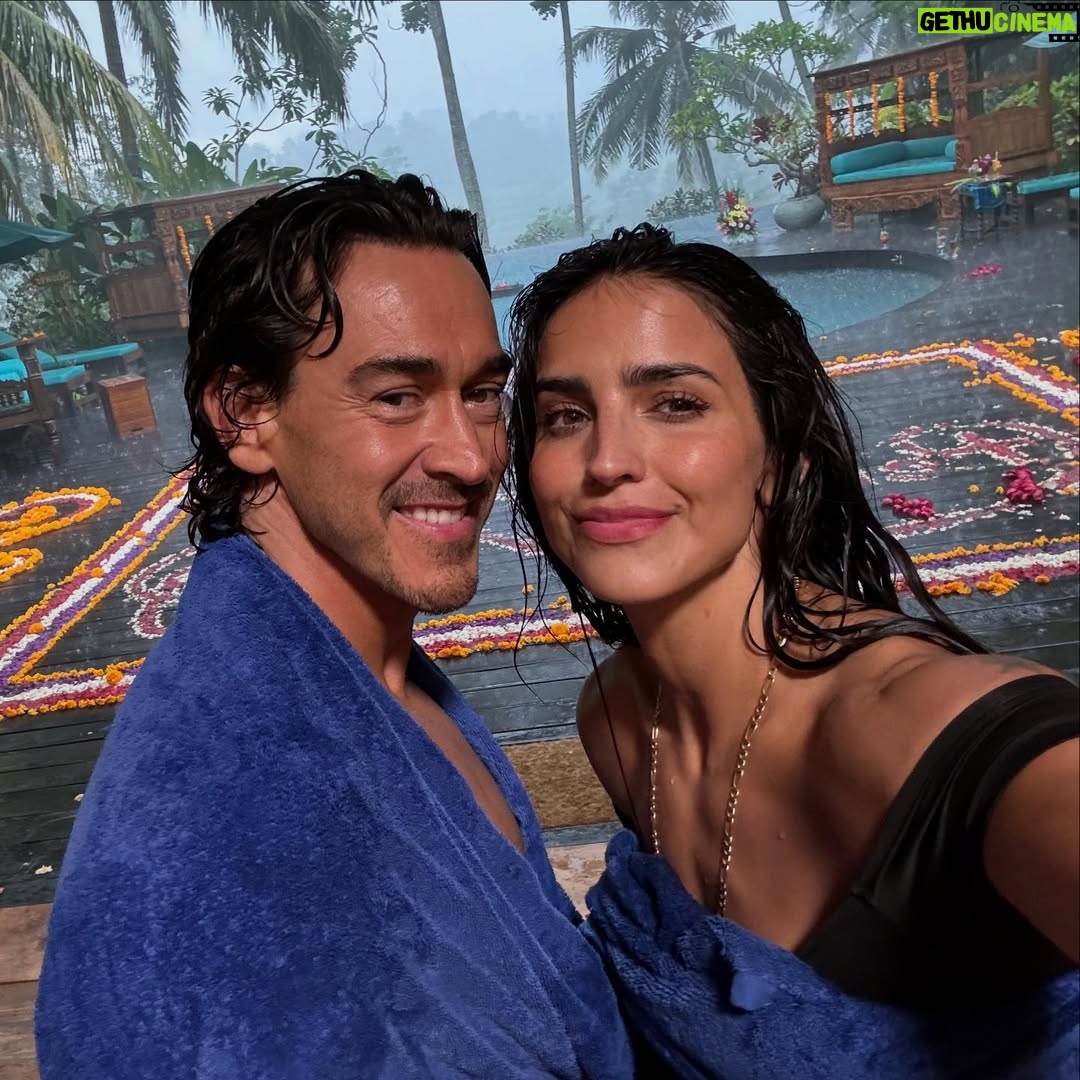 Bárbara de Regil - 1 Million Likes - Bali 🌴🐒🥥 te ame ! Te extraño 
pero te prefiero a ti Tulum …
Soy Géminis siempre cambio de ideas 💡