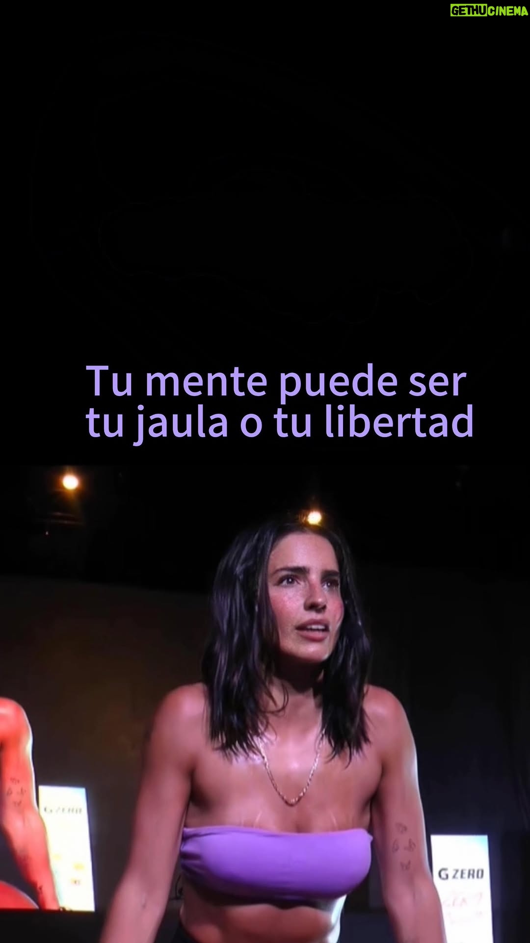 Bárbara de Regil - 512K Likes - 👉🏻 Todos tenemos problemas, TODOS. 

La diferencia está en qué haces con ellos: te hundes y te quedas ahí, o buscas la salida ❤️‍🩹 

Nada es para tanto, nada es eterno ✨ ( ese mensaje va para mi hoy que tengo el corazón roto 💔) 

Pero mira lo que hoy parece gigante, mañana será solo un recuerdo o una enseñanza

No te claves en el problema, enfócate en la solución

💜Ahí es donde está tu poder💜