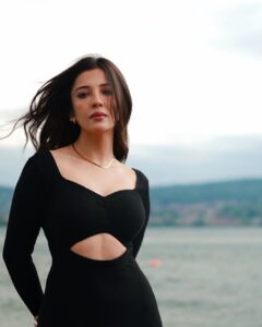 Actress Barkha Singh HD Photos and Wallpapers October 2025