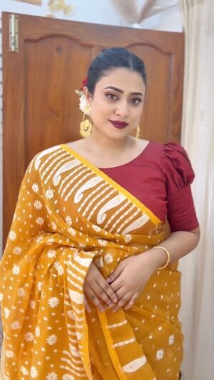 Barsha Patra Instagram - Comment "Link" For Blouse 🌼 Durga Pujo te একেবারে royal vibe ✨Saree From @ca_boutique_jewellers1 সাথে গোল্ড জুয়েলারি দিলে হবে একদম traditional festive touch 🌸