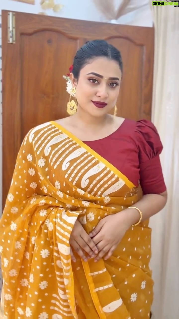 Barsha Patra - 2.6K Likes - Comment "Link" For Blouse 🌼 Durga Pujo te একেবারে royal vibe ✨Saree From @ca_boutique_jewellers1 সাথে গোল্ড জুয়েলারি দিলে হবে একদম traditional festive touch 🌸