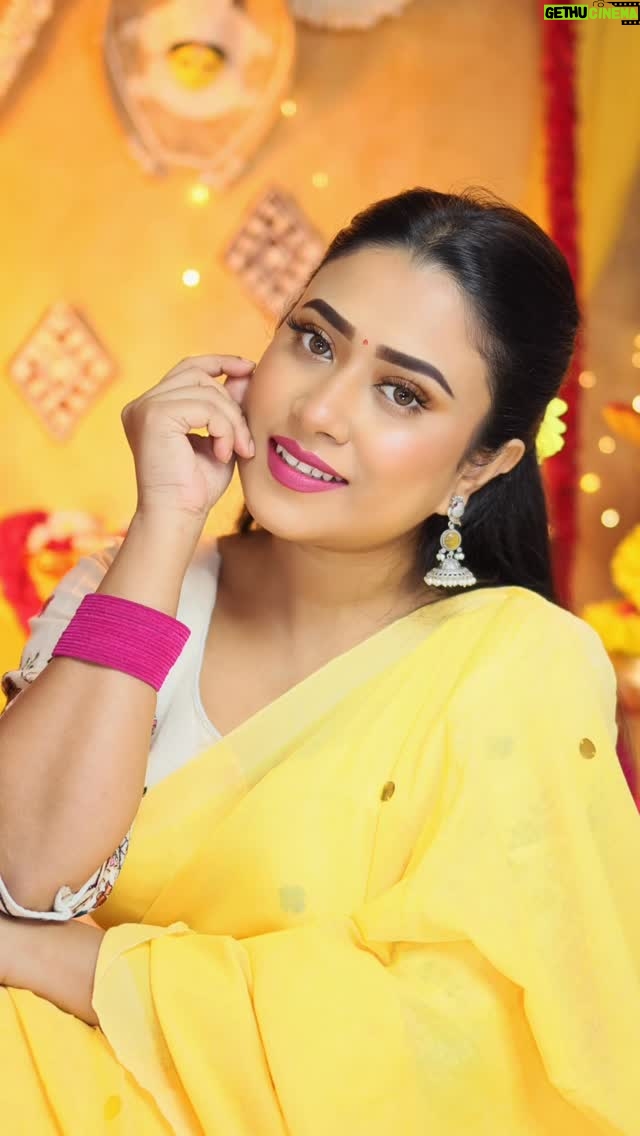 Barsha Patra - 4.2K Likes - দেবীপক্ষ লুক 5 🌼Comment "Link" ❤️দুর্গাপুজোর দিনে হলুদ শাড়ি মানেই আলাদা আভা আর পজিটিভ ভাইবস 💛সিম্পল হয়েও এলিগ্যান্ট – একদম পারফেক্ট ফেস্টিভ লুকএই লুকটা কেমন লাগছে জানিও ❤️