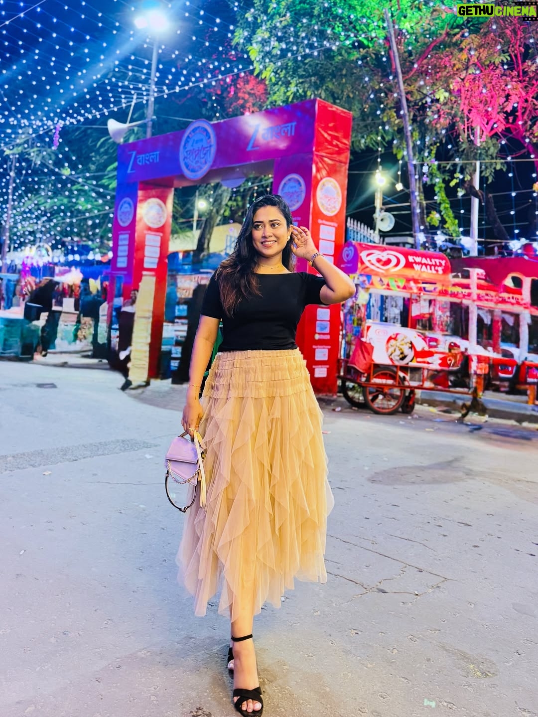 Barsha Patra - 4.4K Likes - ষষ্ঠীর রাত ✨🪷 Comment "Link" For Outfit 💕
Pic tuleche @_sharmili_ 😘