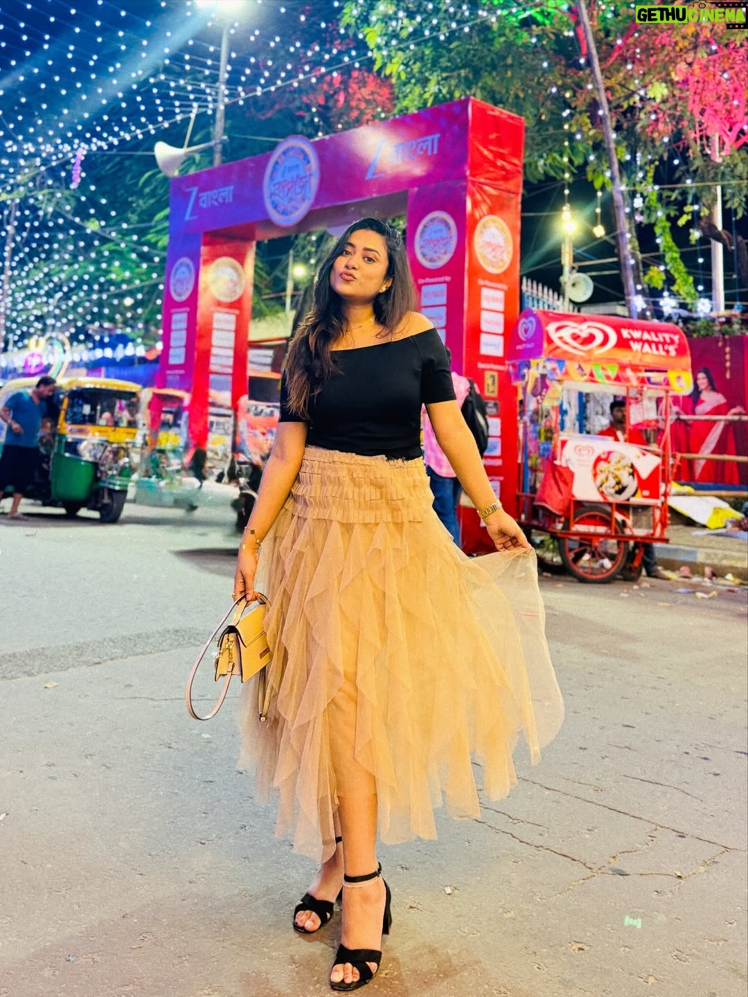 Barsha Patra - 4.4K Likes - ষষ্ঠীর রাত ✨🪷 Comment "Link" For Outfit 💕
Pic tuleche @_sharmili_ 😘
