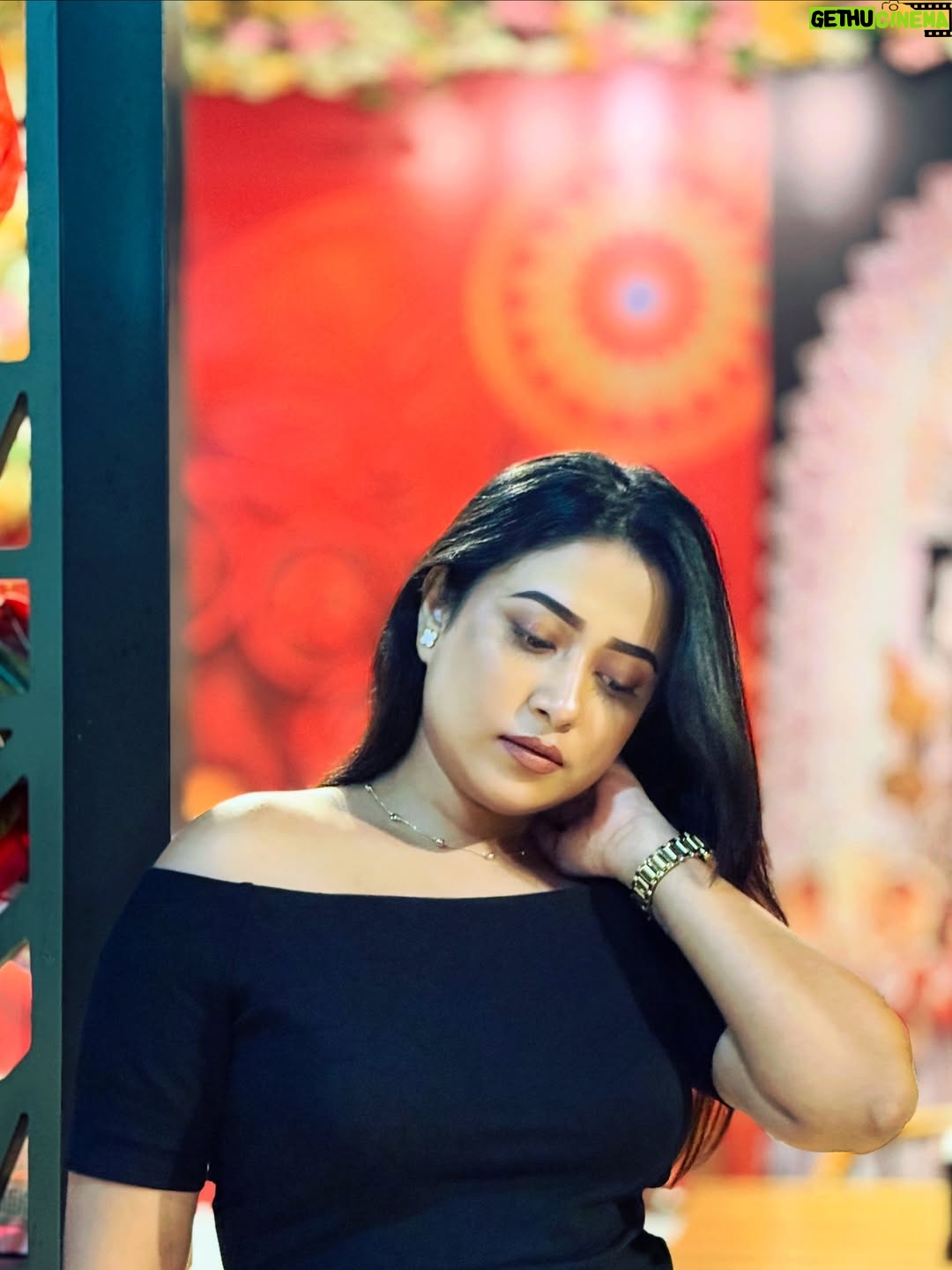 Barsha Patra - 4.4K Likes - ষষ্ঠীর রাত ✨🪷 Comment "Link" For Outfit 💕
Pic tuleche @_sharmili_ 😘