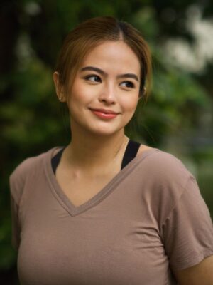Bea Binene Instagram - @beabinene as Via ❤️
Behind the scenes of The Golden Scenery of Tomorrow
(Showing October 18, Saturday)
#goldensceneryoftomorrow
