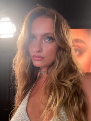Beatrice Vendramin Instagram - “Frankenstein” première, by Guillermo del Toro, at #Venezia82 ❤️ This story is a reminder that the world already holds too much cruelty, when what we would truly need is more love. 
Never judge someone by the surface, but take the time to see their heart. I cried through half the film… it left me with tears and hope all at once. 

wearing @giorgioarmani archive 
makeup @armanibeauty 
@dodi_make_up @sergiocastiglia_hair 
jewels @recarloofficial #ad 

#ArmaniMakeup #ArmaniFragrance #invitedby