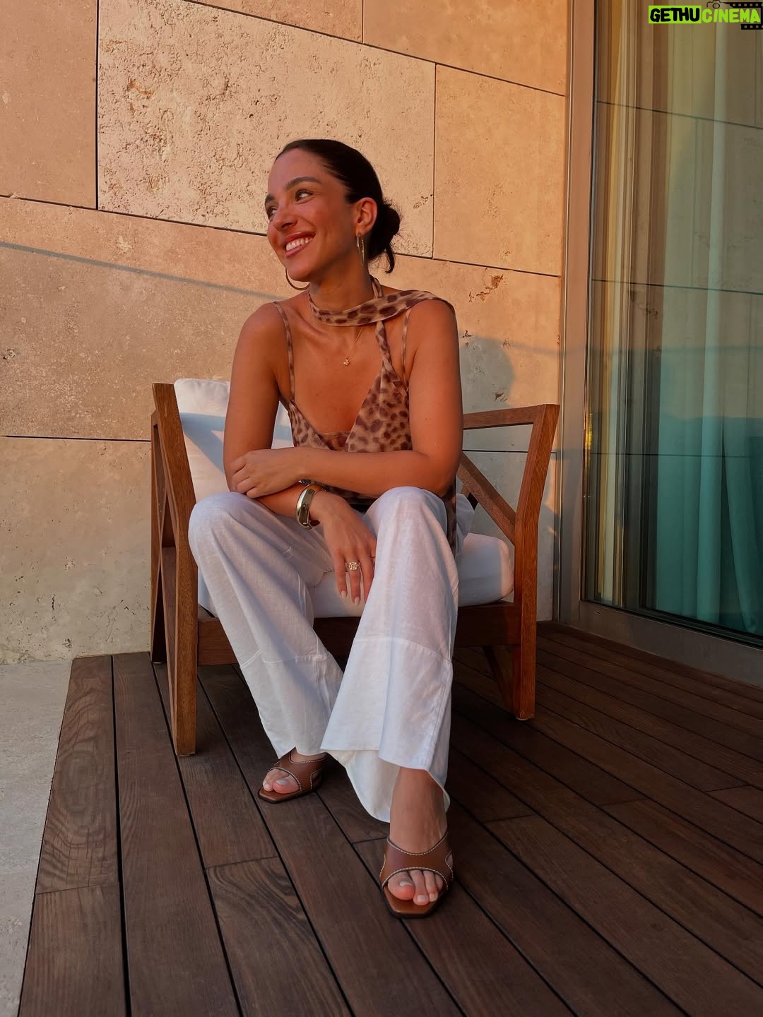 Begüm Akkaya - 7.4K Likes - Follow the sun ☀️💕
.
.
.
.
#reklam