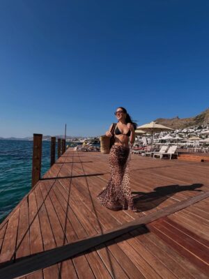 Begüm Akkaya Instagram - Follow the sun ☀️💕
.
.
.
.
#reklam