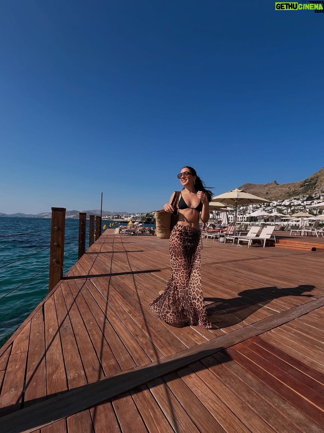 Begüm Akkaya - 7.4K Likes - Follow the sun ☀️💕
.
.
.
.
#reklam