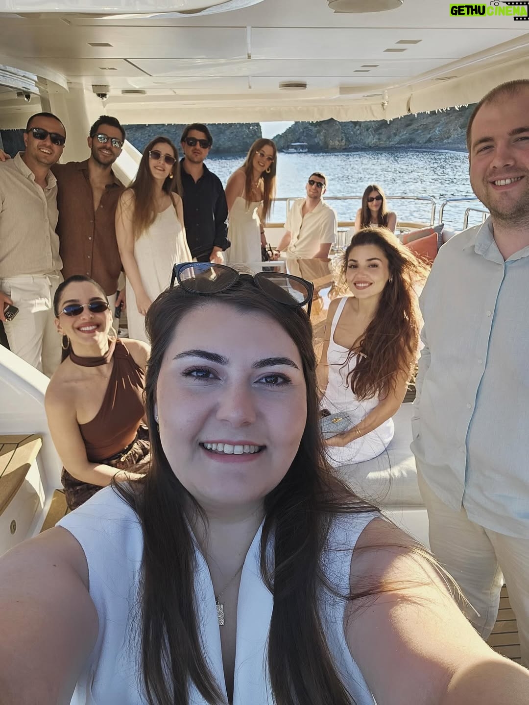 Begüm Akkaya - 21.4K Likes - 🩵