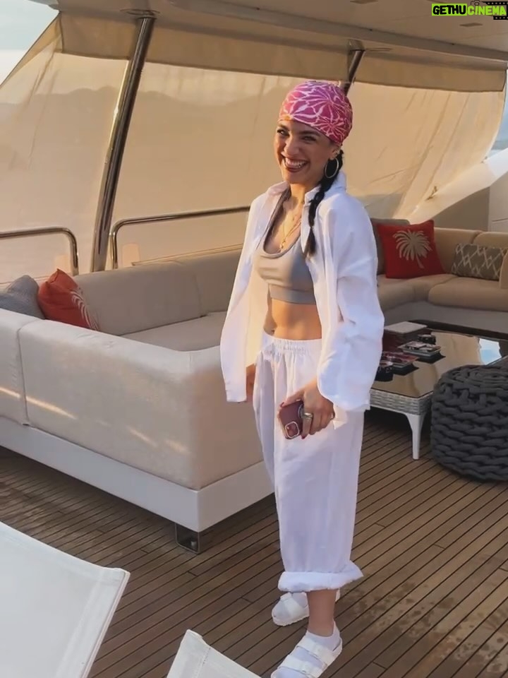 Begüm Akkaya - 21.4K Likes - 🩵