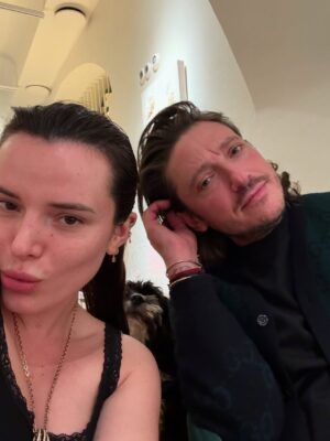 Bella Thorne Instagram - Some of y’all in the comments had me cracking up 😂… but anyways, here’s some more ring content since I know you care sooo much 💍😉