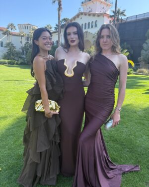 Bella Thorne Instagram - Two things are certain: she nailed the dress & I nailed the ugly cry. 😂❤️ Best friends since we were 13 😭😭😭😭😭