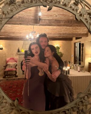 Bella Thorne Instagram - Two things are certain: she nailed the dress & I nailed the ugly cry. 😂❤️ Best friends since we were 13 😭😭😭😭😭