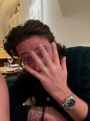Bella Thorne Instagram - Some of y’all in the comments had me cracking up 😂… but anyways, here’s some more ring content since I know you care sooo much 💍😉
