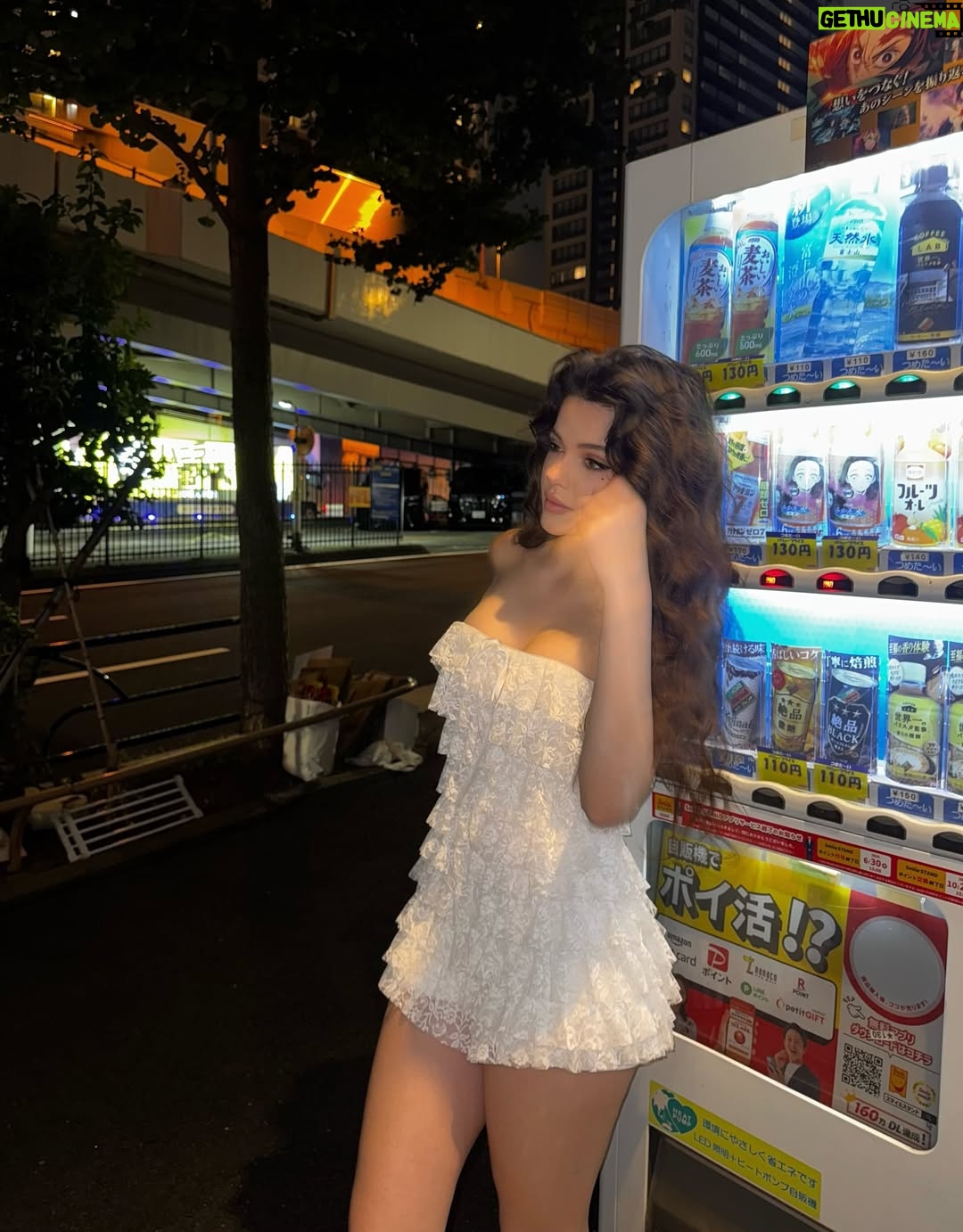 Belle Longwell - 29.8K Likes - @FashionNova 🦢 do it my way

Ref: Coquette Cutie Lace Romper 

#publicité