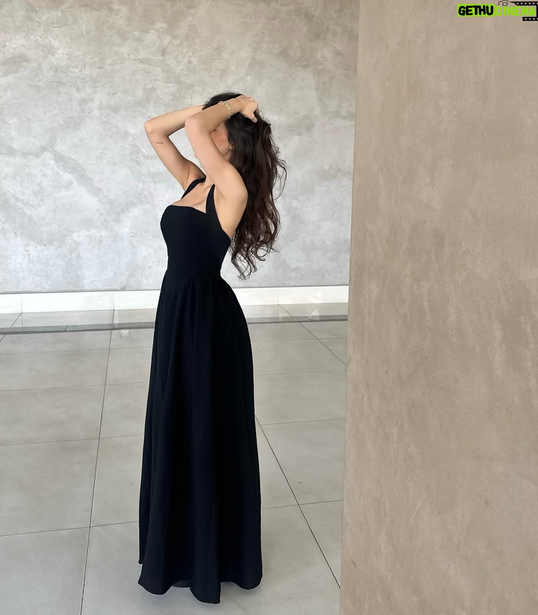 Belle Longwell - 31.9K Likes - @FashionNova 🦢 great hair, great dress

Ref: 
Brenda Halter Maxi Dress - Black

#publicité