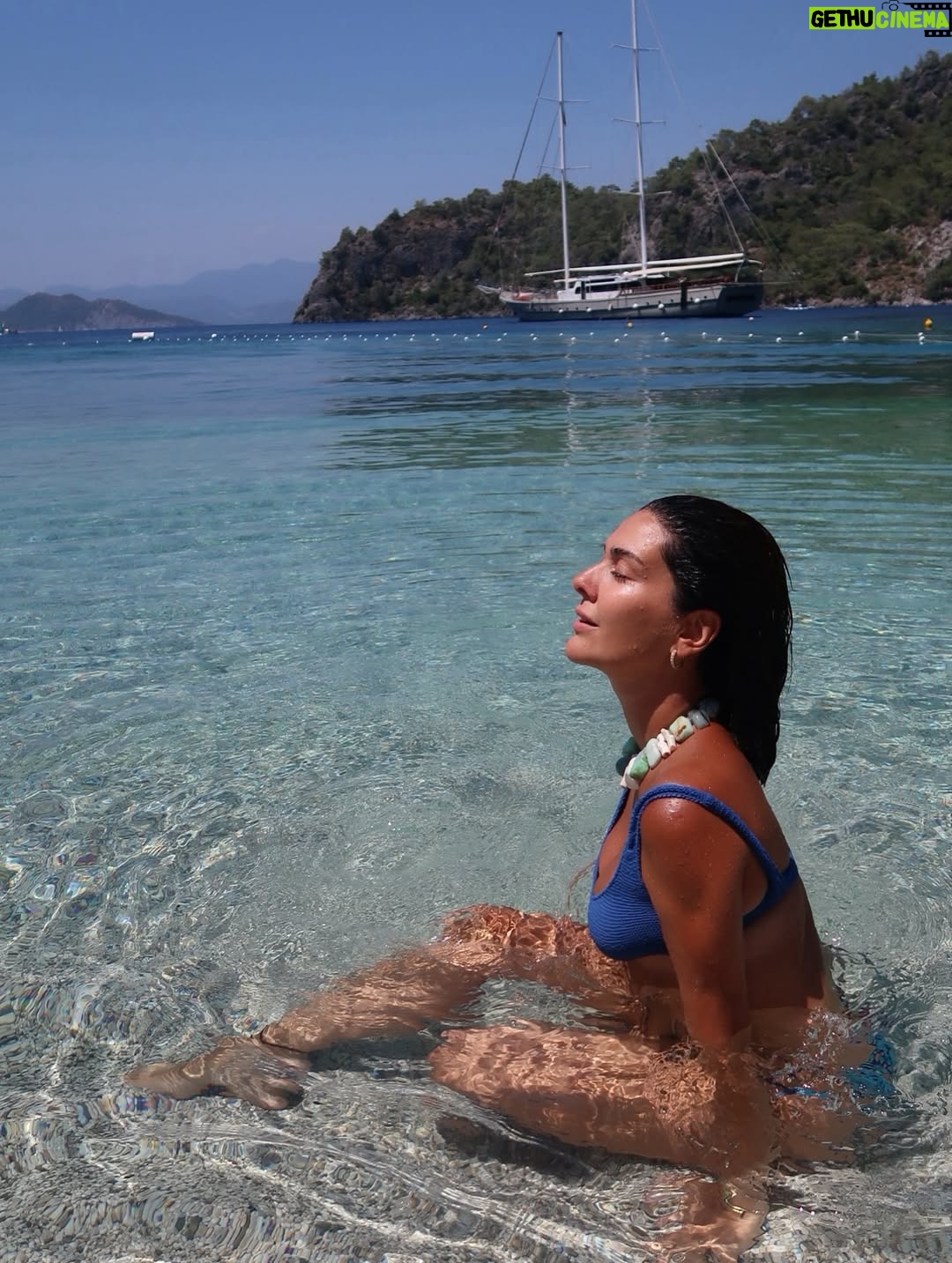 Bergüzar Korel - 89.2K Likes - turquoise 💙🩵💚

📸 @duygu.batum 🤍