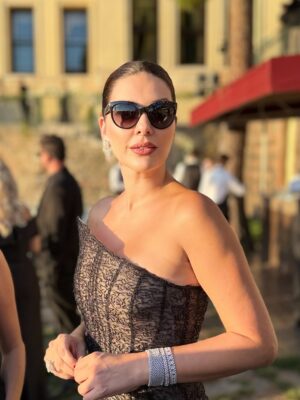 Bergüzar Korel Instagram - 🖤

Eda&Ekrem

📸 @rutkayozis

#reklam