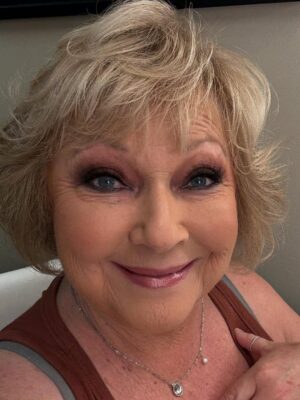 Beth Maitland Instagram - In my happy place today. No filters. #happytraci @youngandrestlesscbs