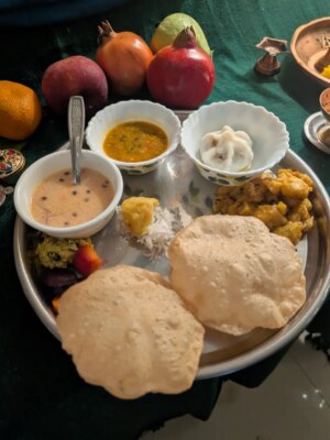 Bhagyashree Limaye Instagram - Been here and there
Shared love and food and care 💌
.
#monthlydump #teampixel #danbrown #saddya #onam #modaklovers #traditional