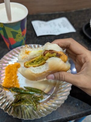 Bhagyashree Limaye Instagram - Been here and there
Shared love and food and care 💌
.
#monthlydump #teampixel #danbrown #saddya #onam #modaklovers #traditional