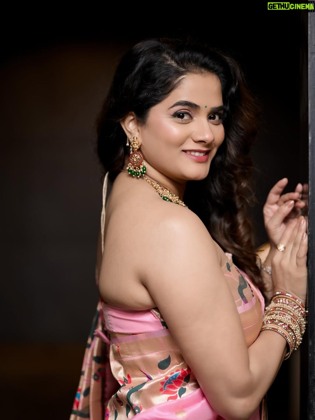 Bhagyashree Mote - 19.8K Likes - 🌸
🥻 @paithani___house11 
💄 @fabulla_by_lakshmi 
📸 @shreeshaillpujari