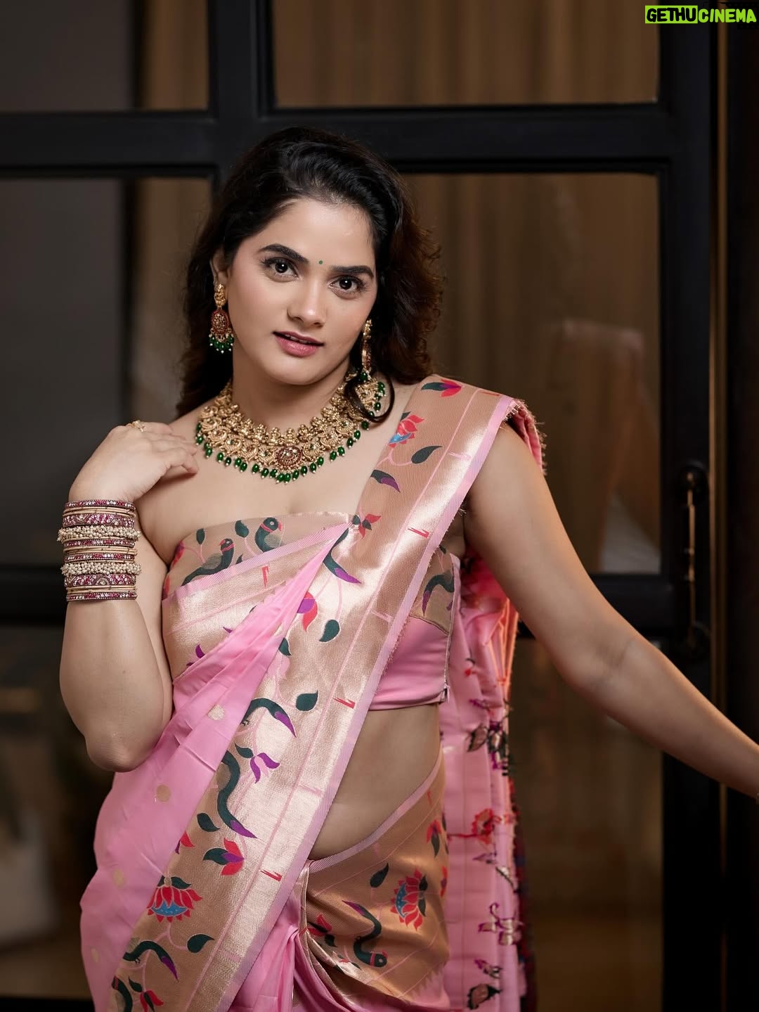 Bhagyashree Mote - 19.8K Likes - 🌸
🥻 @paithani___house11 
💄 @fabulla_by_lakshmi 
📸 @shreeshaillpujari