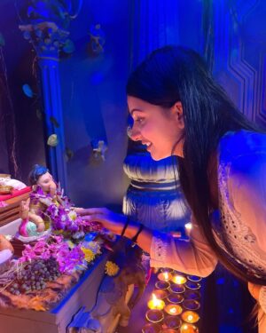 Bhavi Mewada Instagram - Pudhchchya Varshi lavkar ya bappa🙏🏻🥲
.
.
.
.
#instagram #new #post #photooftheday #photography #photoshoot #portraitphotography #portrait #instadaily #instalike #ganpati #bappa #morya #ganesha #come #soon #fashionstyle #fashionnova #bhavicrew #likesforlike #followforfollowback #reach #cuteness #foryou #explore #trending #hastag #bhavi