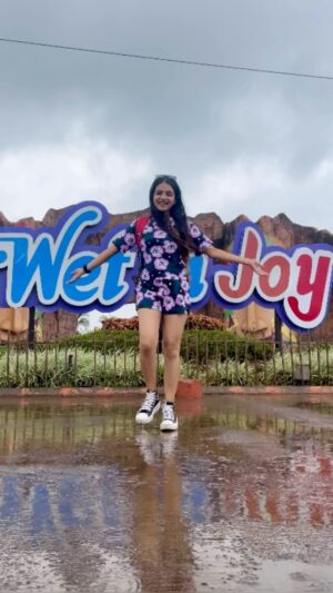 Bhavi Mewada Instagram - Monsoon š§ļøvibes at @wetnjoy
#wetnjoy #ilovewetnjoy #lonavala #waterpark #amusementpark