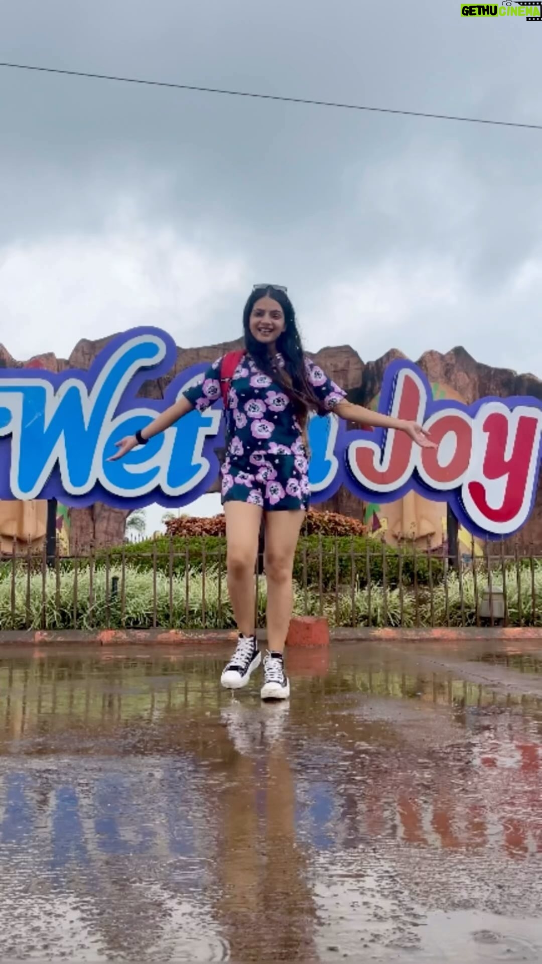 Bhavi Mewada - 17.5K Likes - Monsoon 🌧️vibes at @wetnjoy 
#wetnjoy #ilovewetnjoy #lonavala #waterpark #amusementpark