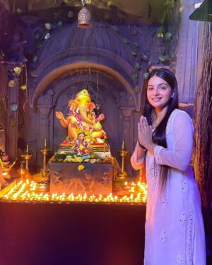 Bhavi Mewada Instagram - Pudhchchya Varshi lavkar ya bappa🙏🏻🥲
.
.
.
.
#instagram #new #post #photooftheday #photography #photoshoot #portraitphotography #portrait #instadaily #instalike #ganpati #bappa #morya #ganesha #come #soon #fashionstyle #fashionnova #bhavicrew #likesforlike #followforfollowback #reach #cuteness #foryou #explore #trending #hastag #bhavi