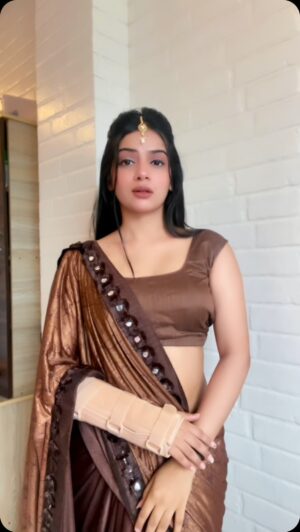 Bhavi Mewada Instagram - When he loves you in sareeš¤ā¾ļø
.
.
#instagram #new #reeitfeelit #reelkarofeelkaro #bhavicrew #instadaily #bhavicrew #trending #audio #explore #foryou #foryoupage #reelsvideo #outfit #saree #reach #daily #bhavi