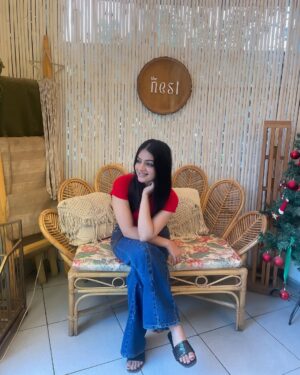 Bhavi Mewada Instagram - Fairy Lights On Winter Nights⛄️❄️♥️
.
.
.
#instagram #new #photography #photooftheday #photoeveryday #portraitphotography #christmas #vibes #winter #fashion #fashionstyle #fashionnova #fashionable #fashionista #fashionweek #snow #explore #foryou #trendy #season #december #cuteness #bhavicrew #bhavi