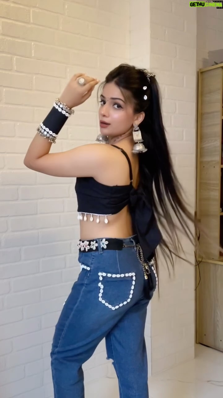 Bhavi Mewada - 58.5K Likes - Ouick Easy Peasy Outfits Ideas For Navratri🔥🖤
.
.
.
.
#instagram #new #reelitfeelit #reelkarofeelkaro #explore #trending #song #audio #halo #garba #navratri #navratrispecial #outfit #inspiration #ideas #fashion #fashionstyle #fashionista #fashionable #cuteness #foryoupage #bhavi