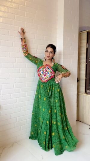 Bhavi Mewada Instagram - Easy-Peasy Outfit Ideas For NavratrišŖ·ā„ļø
.
.
.
#instagram #new #reels #reelkarofeelkaro #reelitfeelit #trending #explore #navratri #navratrispecial #likeforlikes #followforfollowback #cuteness #instalike #outfit #outfitoftheday #outfitinspiration #ideas #bhavi #special #outfitstyle #bhavi #unique #jewellery #mata #ji #photooftheday