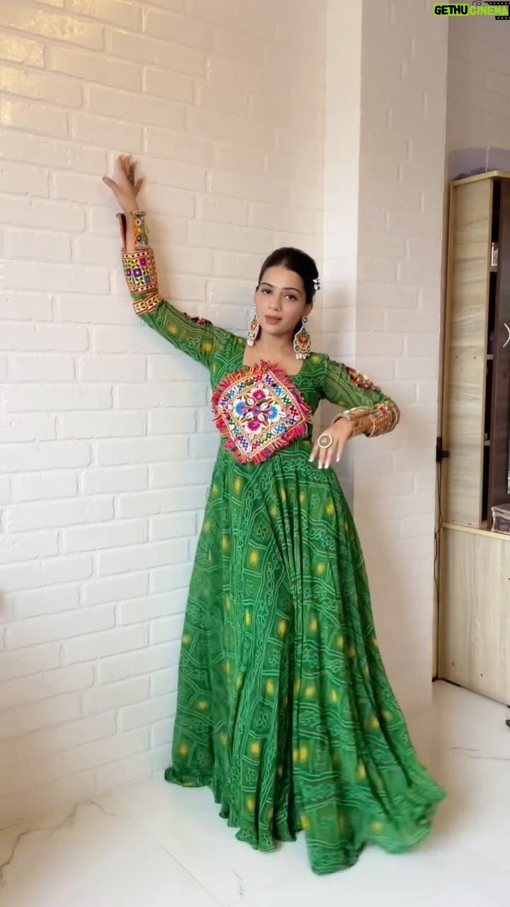 Bhavi Mewada - 3.2K Likes - Easy-Peasy Outfit Ideas For Navratri🪷♥️
.
.
.
#instagram #new #reels #reelkarofeelkaro #reelitfeelit #trending #explore #navratri #navratrispecial #likeforlikes #followforfollowback #cuteness #instalike #outfit #outfitoftheday #outfitinspiration #ideas #bhavi #special #outfitstyle #bhavi #unique #jewellery #mata #ji #photooftheday
