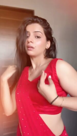 Bhavi Mewada Instagram - Pickup nahi karta phonešš #amrutafadnavis
.
.
.
#instagram #new #reelitfeelit #reelkrofeelkro #trending #audio #explore #foryou #tseries #new #launch #song #bollywood #dance #expressions #cuteness #fashionista #fashiongram #bhavicrew #bhavi
