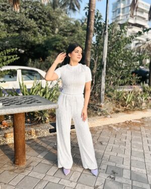 Bhavi Mewada Instagram - Better Late Then Never!!!!👀🤍🎂
.
.
.
.
#instagram #new #newpost #newyear #photo #photography #photooftheday #photographylovers #portraitphotography #portrait #portrait_vision #cuteness #fashion #fashionblogger #fashionstyle #fashionista #fashionable #bhavicrew #likesforlike #followforfollowback #explore #foryou #birthday #girl #reach #bhavi