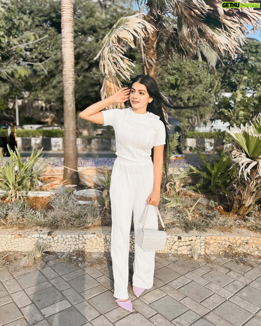 Bhavi Mewada - 4.4K Likes - Better Late Then Never!!!!👀🤍🎂
.
.
.
.
#instagram #new #newpost #newyear #photo #photography #photooftheday #photographylovers #portraitphotography #portrait #portrait_vision #cuteness #fashion #fashionblogger #fashionstyle #fashionista #fashionable #bhavicrew #likesforlike #followforfollowback #explore #foryou #birthday #girl #reach #bhavi