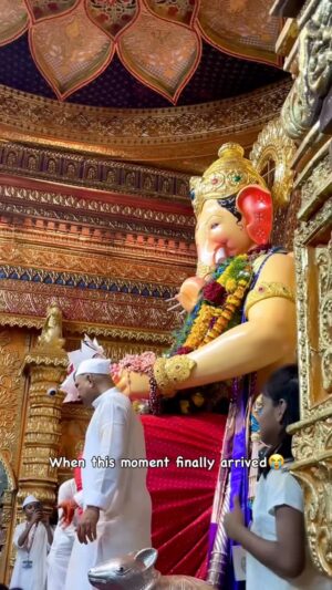 Bhavi Mewada Instagram - Day-7 charan darshan of laalbagh after 18 hoursšš»š„¹
.
.
.
#instagram #new #reel #ganpati #2025 #laalbaghcharaja #darshan #trending #murti #explore #foryou #likeforlikes #follow4follow #ganpatibappa #eyes #love #bhavi #bhavicrew