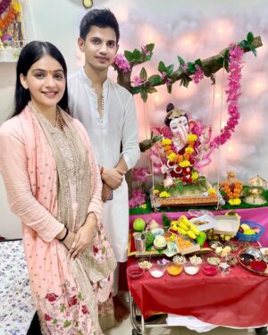 Bhavi Mewada Instagram - Laxmi Swaroop ganpati bappa🪷🙏🏻♥️
Ritu’s bappa👀🙏🏻
#instagram #new #post #ganpati #bappa #morya #phtography #photooftheday #photogram #portraitphotography #portrait #cuteness #laxmi #murti #ganeshchaturthi #ganeshfestival #ganeshotsav #instalike #instalove #home #bhavicrww #explore #foryou #page #bhavi