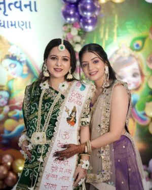 Bhavi Mewada Instagram - Today is her baby shower — the one who was like a mother to me is now becoming a mother herself. Time truly flies. I’m going to be a maasi now, which is no less than being a mother. I’m so happy for you Moti Bhen. May God bless you with everything your heart desires and protect both you and your baby from the evil eye🧿♥️🌎
.
.
MUA- @nikitas_bridal_studio
📸- @sensational_shutterz
.
.
#instagram #new #post #photographer #photoshoot #photograph #portrait #babyshower #babyshowergift #babyshowerideas #sisterhood #traditional #look #maa #masi #love #trending #explore #foryou #followforfollow #bhavicrew #2025 #goodnews #bhavi