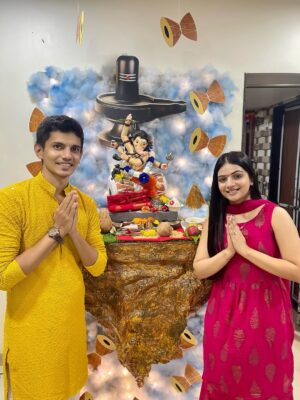 Bhavi Mewada Instagram - Blessed to be at Ritu’s Bappa, may His grace always be with us♥️🔱🕉️
.
.
.
.
#instagram #new #post #ganpati #bappamoraya #2025 #shiv #roop #murti #harharmahadevॐ #decoration #vibe #trending #explore #foryou #bhavicrew #ritvikaforever #bhavi