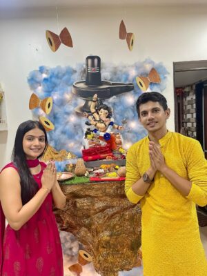 Bhavi Mewada Instagram - Blessed to be at Ritu’s Bappa, may His grace always be with us♥️🔱🕉️
.
.
.
.
#instagram #new #post #ganpati #bappamoraya #2025 #shiv #roop #murti #harharmahadevॐ #decoration #vibe #trending #explore #foryou #bhavicrew #ritvikaforever #bhavi