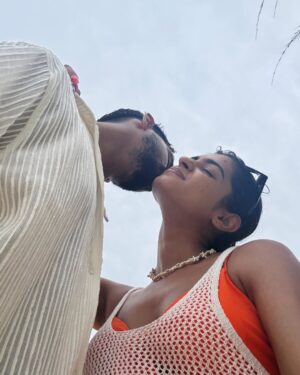 Bhavna Jain Instagram - The most beautiful people you’ll ever meet aren’t always the ones who catch your eye first.

No, the most beautiful people are the ones that can never be figured out. The ones you could talk with for hours and still have millions of things to ask. ✨
The people who have minds so lovely and special, you can’t help but fall in love with them.💕

#beachvacations #couplegoals #coupleshoot #relationshipgoals❤️ #relationshipquote #marriedlife #vacation #thailand #travelpartner #partnerincrime❤️ #aesthetic #aestheticposts #photoideas #lovequotes #thailandtrip #traveldestination #beautifuldestinations